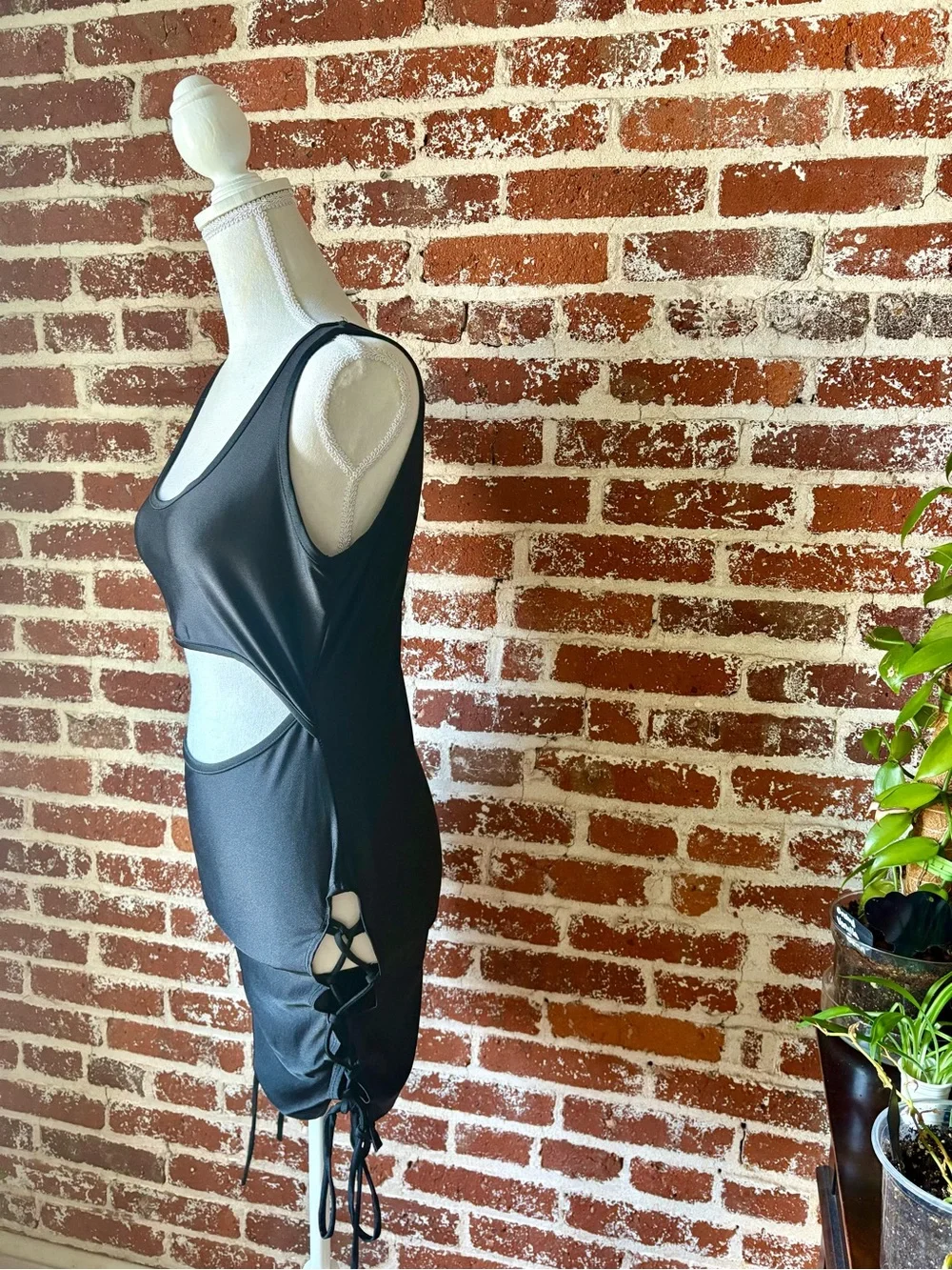 90s/Y2K Vintage little black dress w/cutout